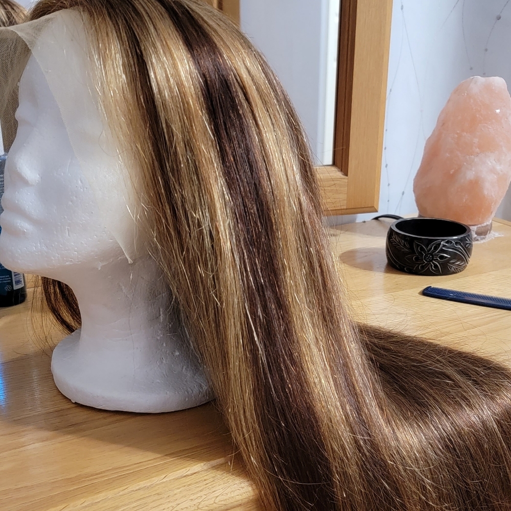 28 inch real human hair front lace wig size standard comes with 4 brand new caps
